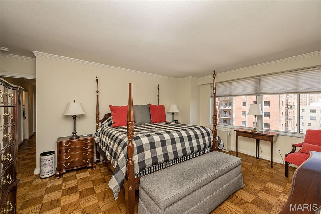 900 S Hanley Road Unit: 11D