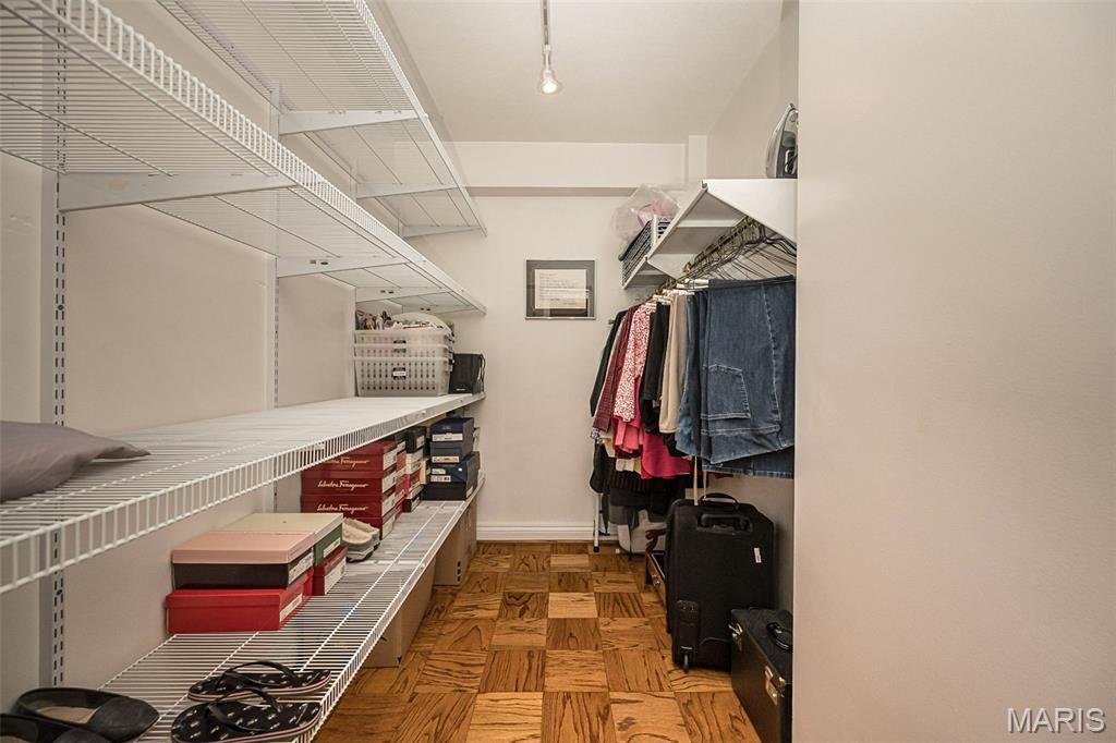 900 S Hanley Road Unit: 11D