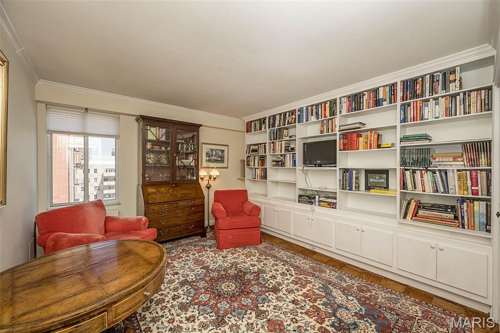 900 S Hanley Road Unit: 11D
