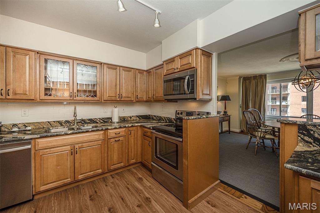 900 S Hanley Road Unit: 11D