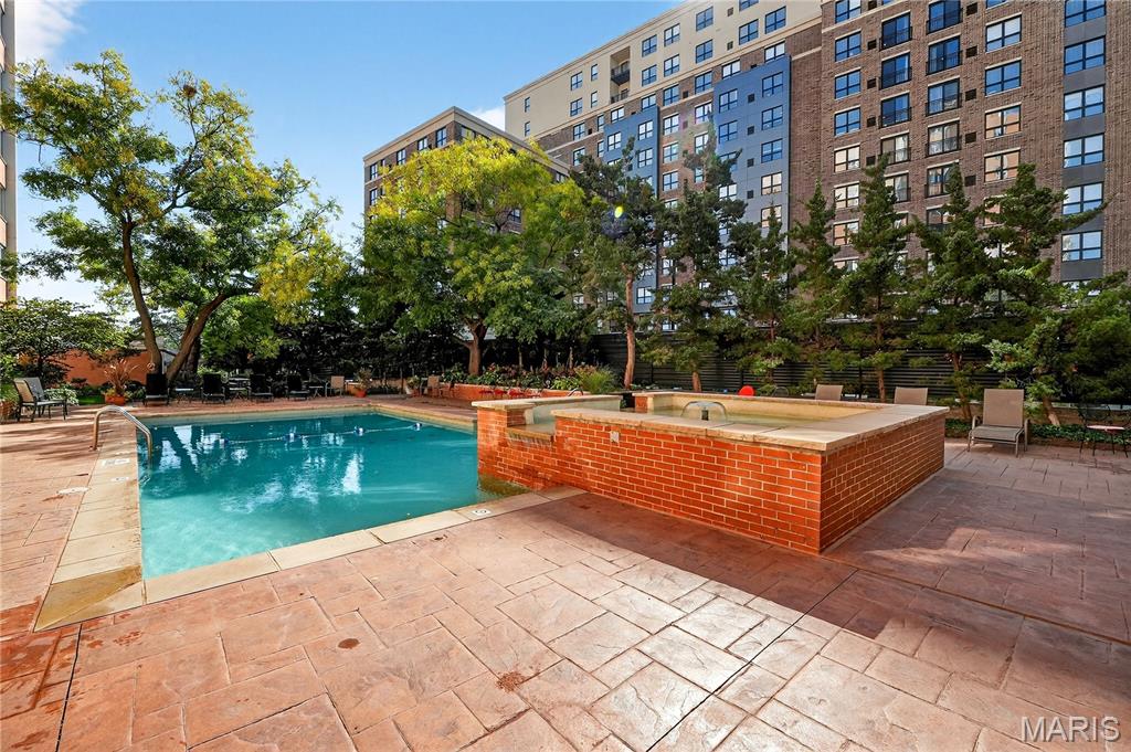 900 S Hanley Road Unit: 11D