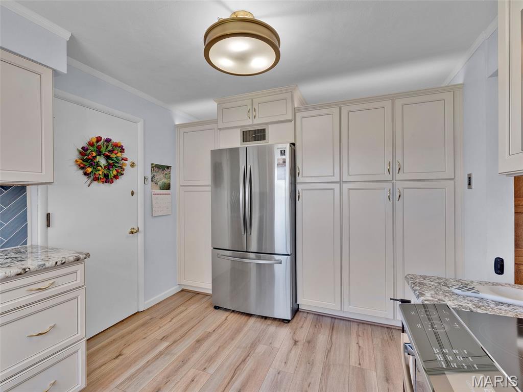 9806 Whitcomb Lane