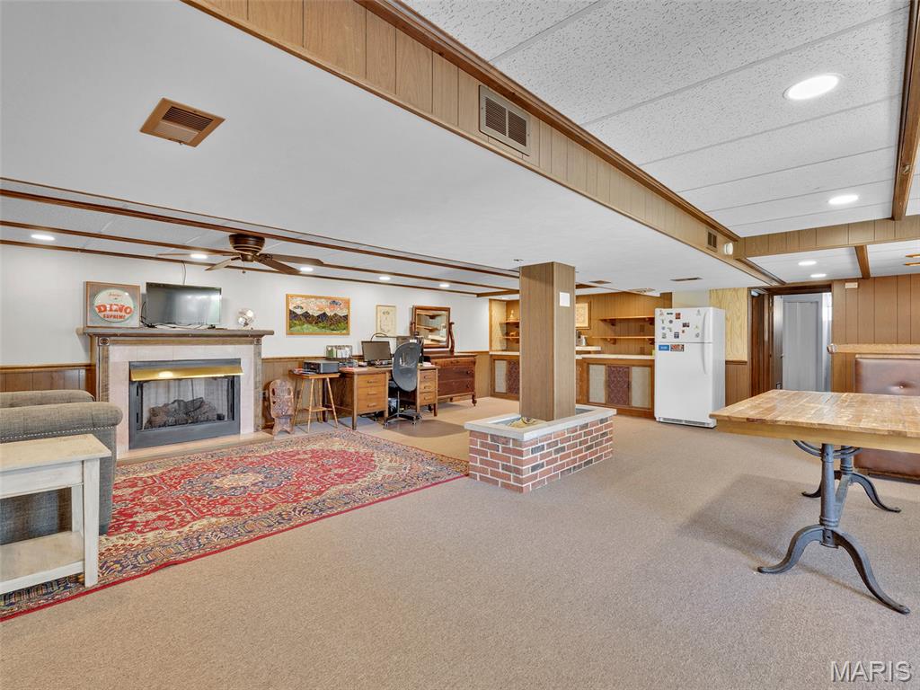9806 Whitcomb Lane