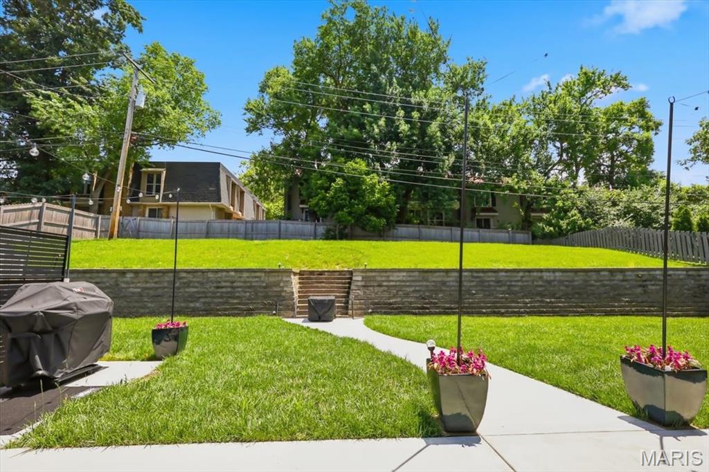 1022 Fernway Lane
