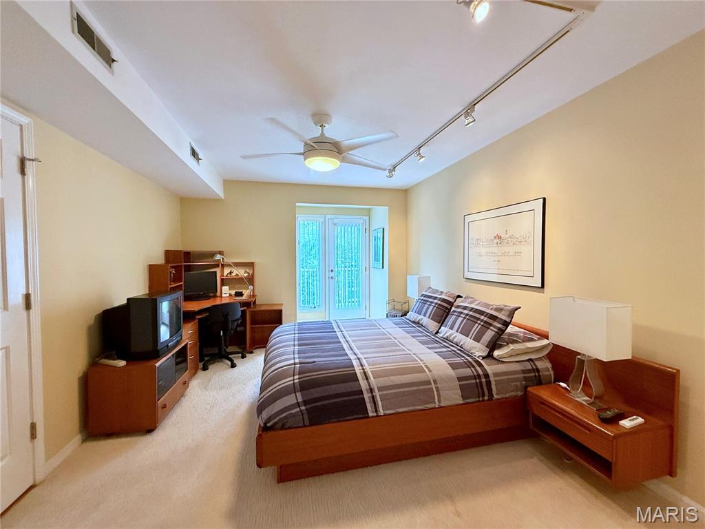 4235 W Pine Boulevard Unit: 21