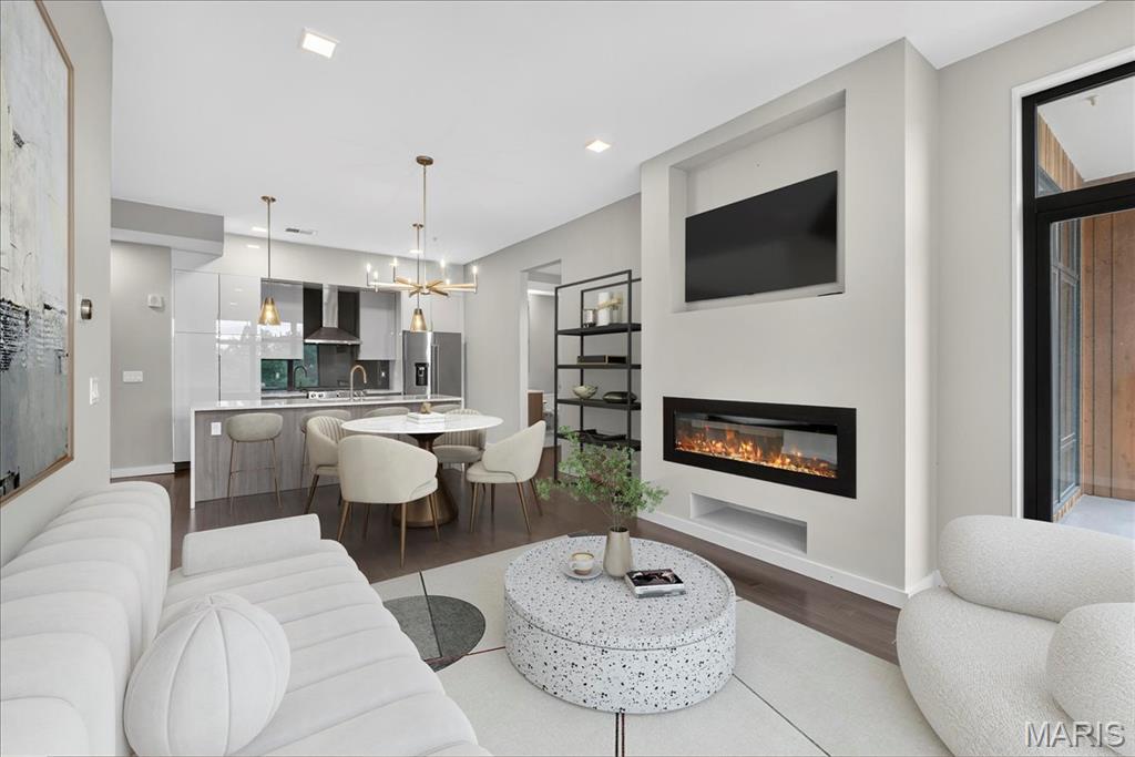 4101 Laclede Avenue Unit: 407