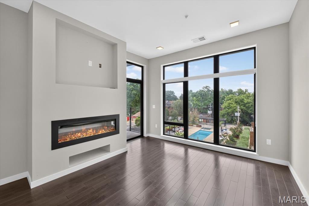 4101 Laclede Avenue Unit: 407