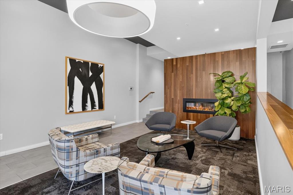 4101 Laclede Avenue Unit: 407