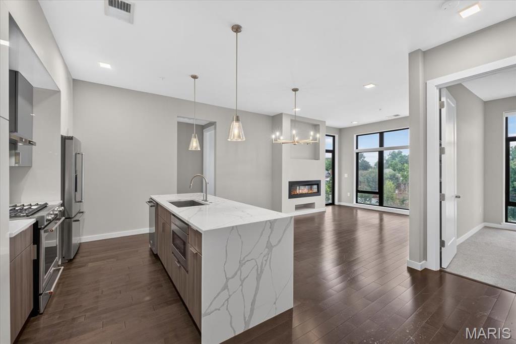 4101 Laclede Avenue Unit: 407
