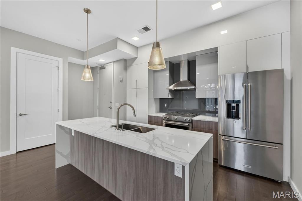 4101 Laclede Avenue Unit: 407