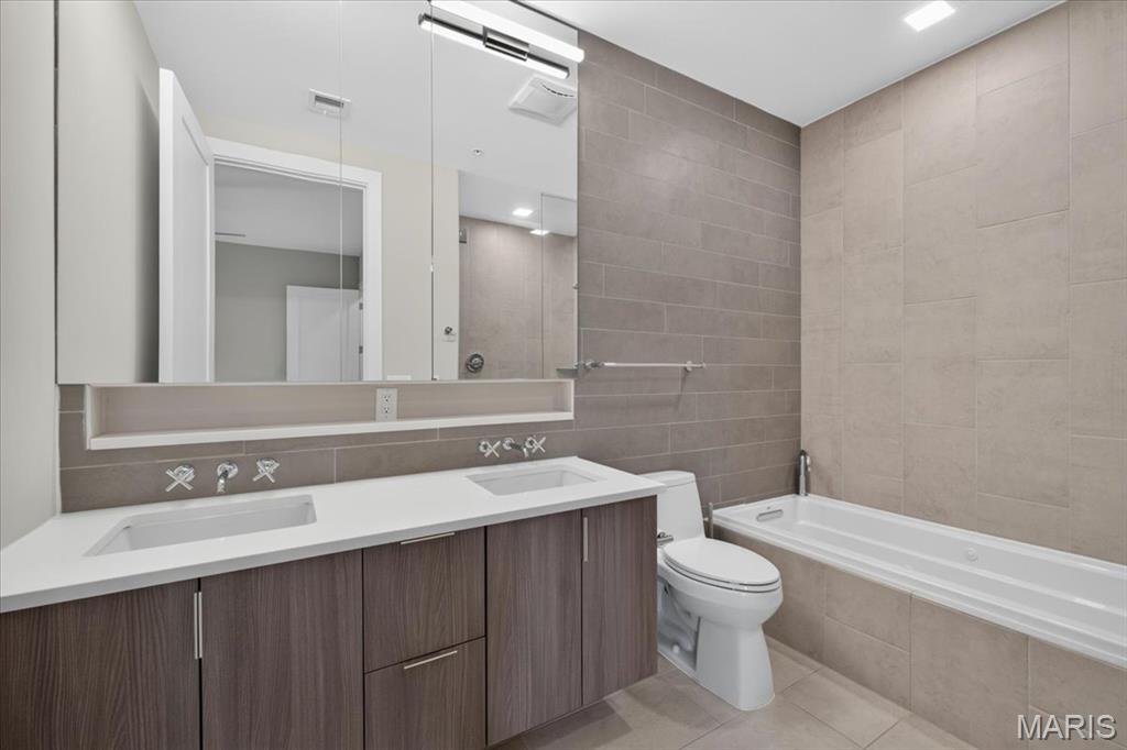 4101 Laclede Avenue Unit: 407