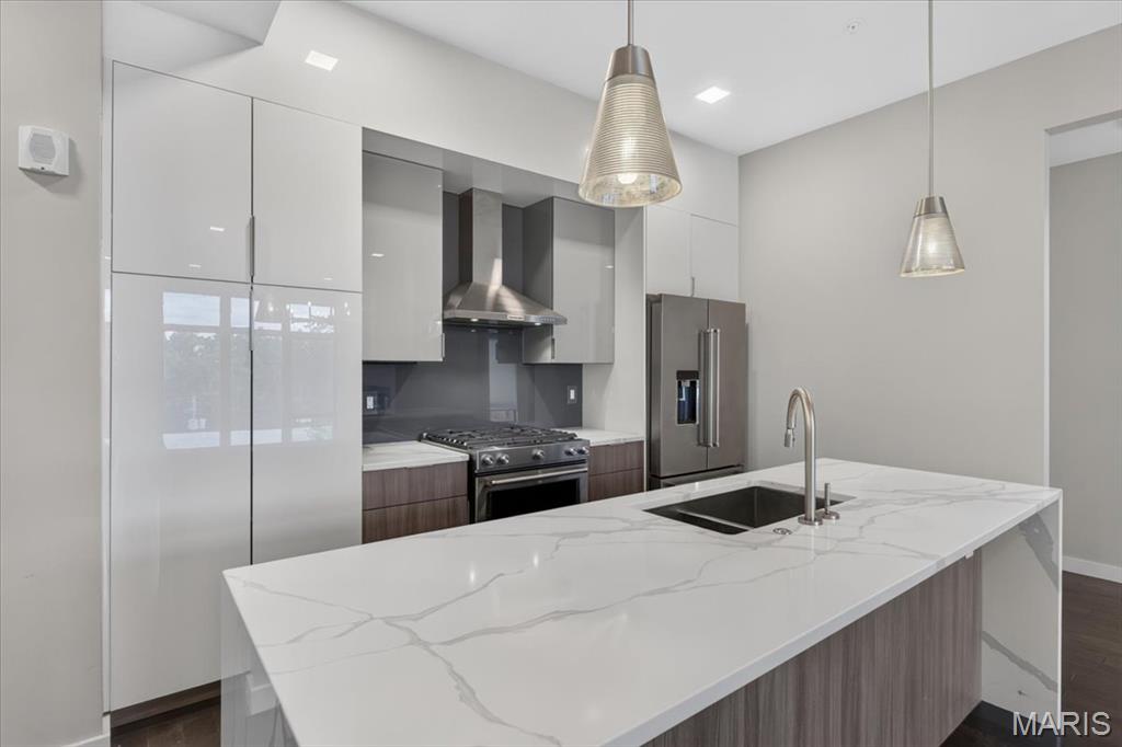 4101 Laclede Avenue Unit: 407