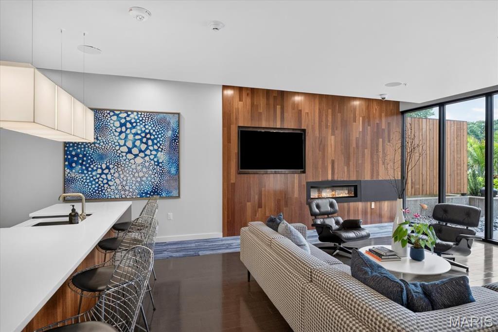 4101 Laclede Avenue Unit: 407