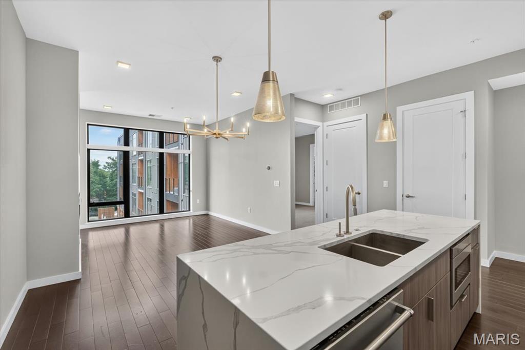 4101 Laclede Avenue Unit: 407