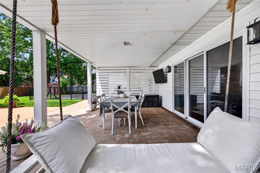 1120 Hollin Court
