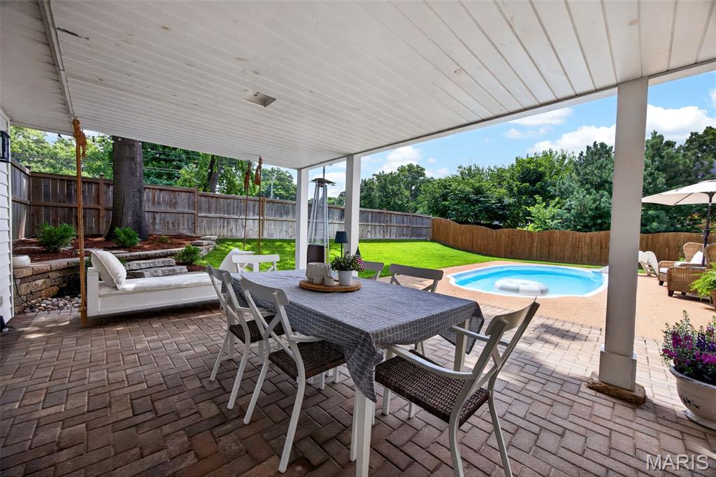 1120 Hollin Court