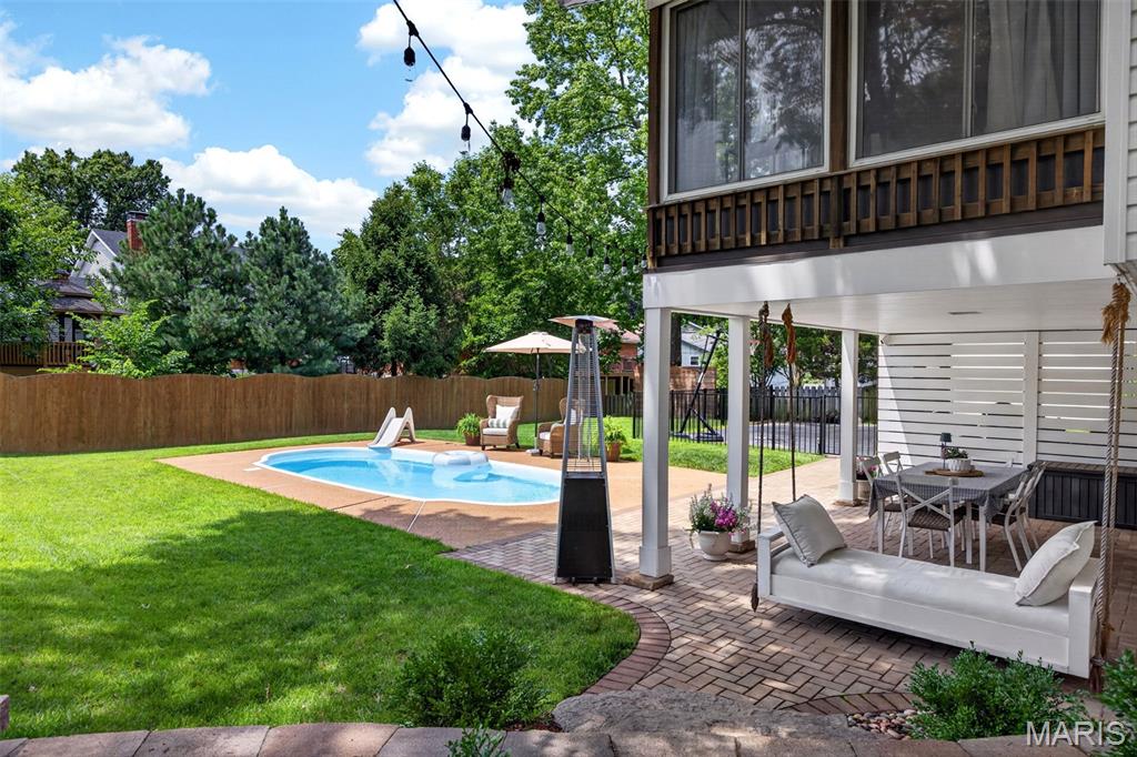 1120 Hollin Court