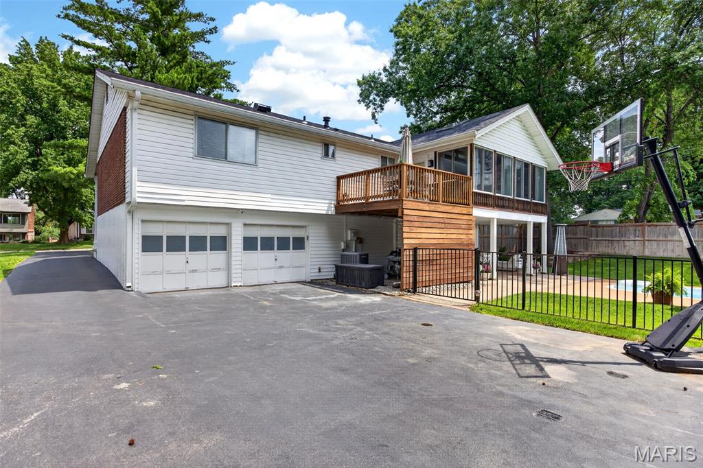 1120 Hollin Court