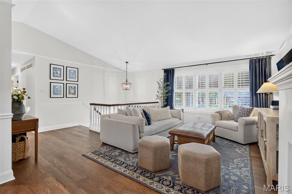 1120 Hollin Court