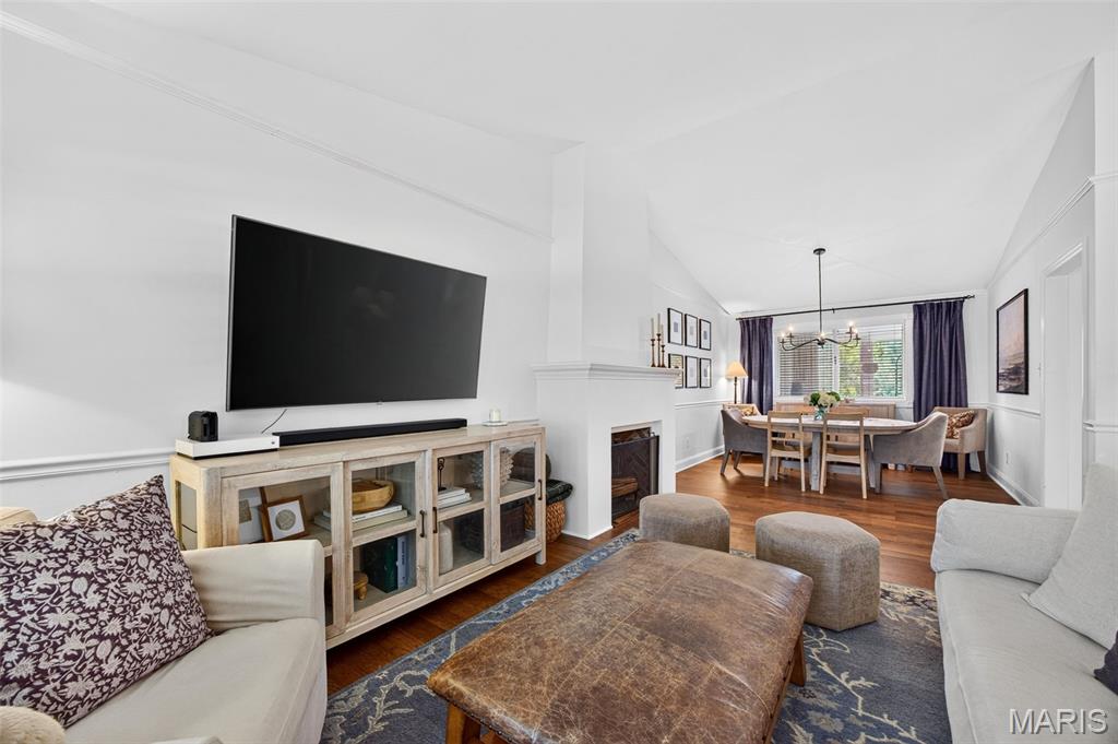 1120 Hollin Court