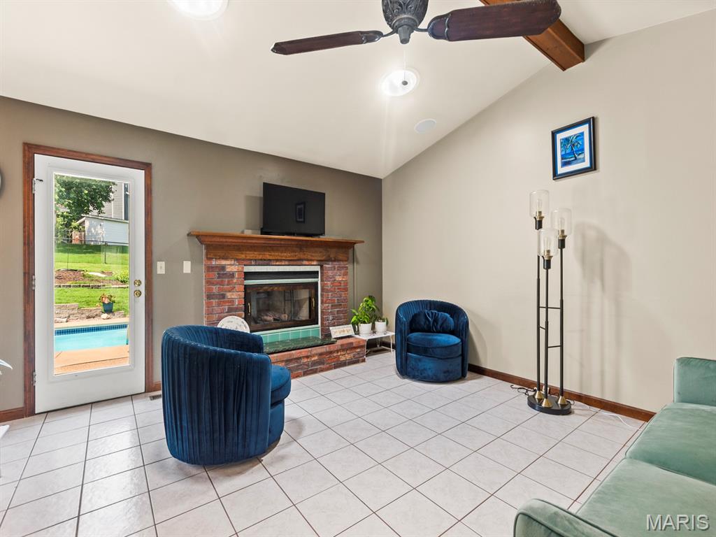 2316 Maple Tree Street