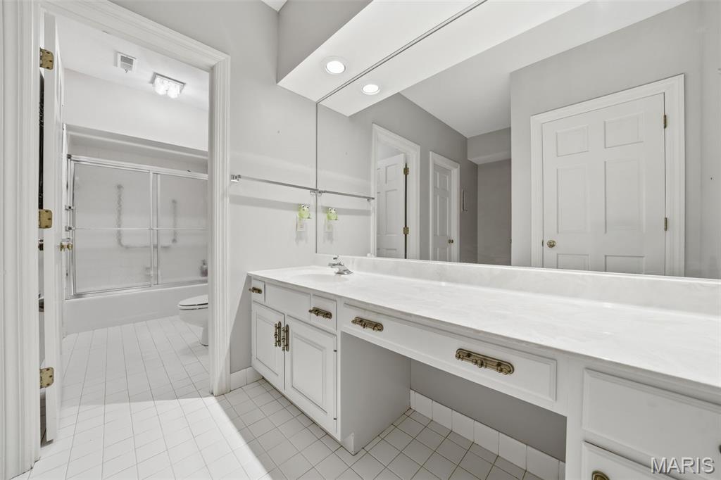 2252 Croydon Walk