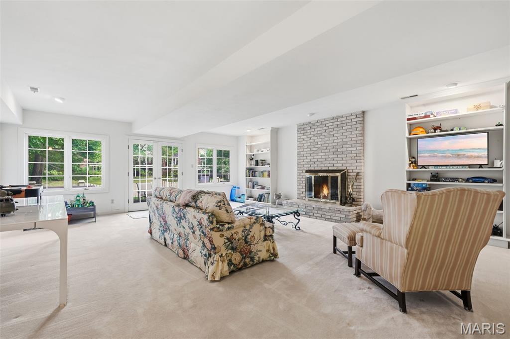2252 Croydon Walk
