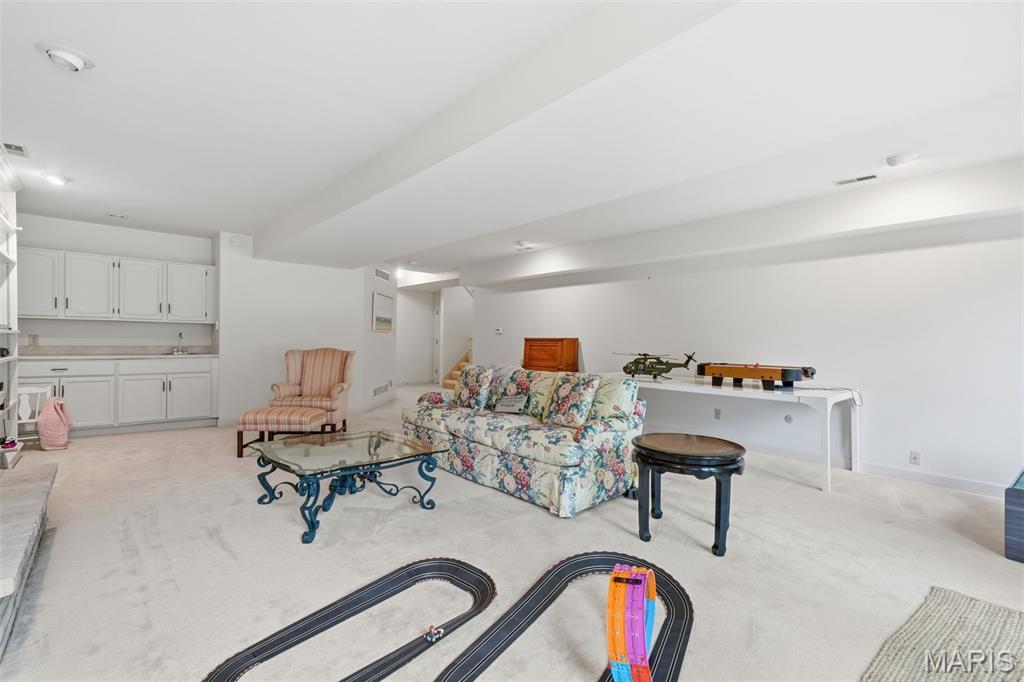 2252 Croydon Walk