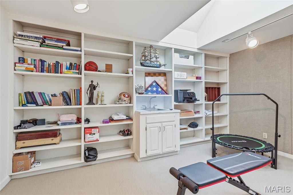 2252 Croydon Walk