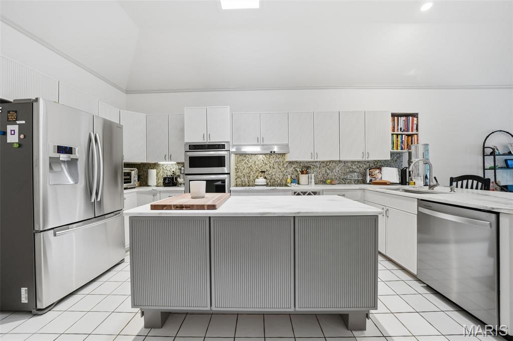 2252 Croydon Walk