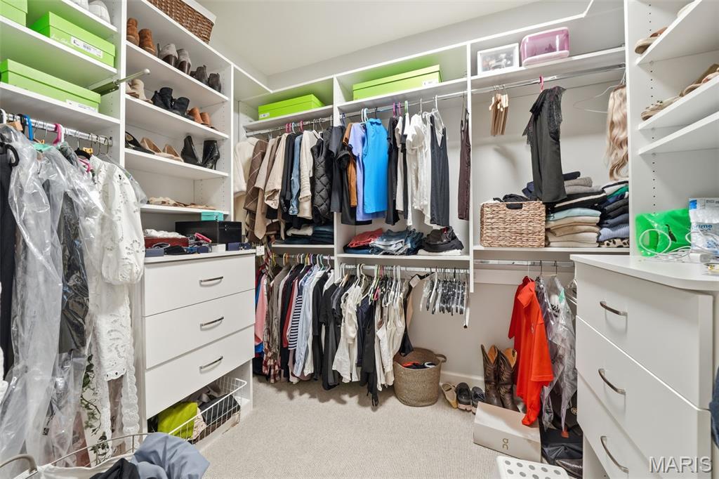 2252 Croydon Walk