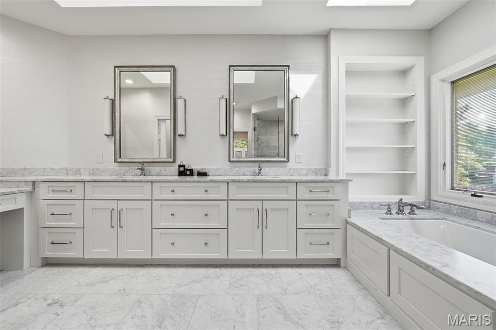 2252 Croydon Walk