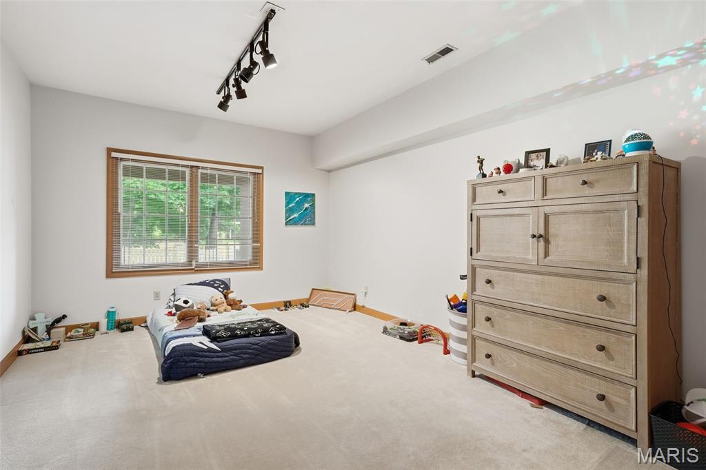 2252 Croydon Walk