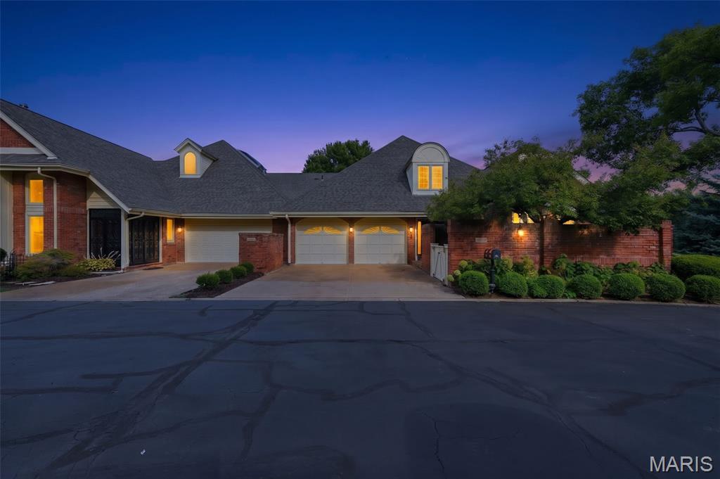 2252 Croydon Walk