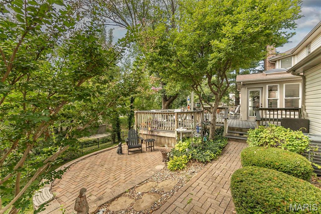 47 Fox Meadows Court