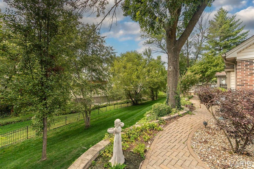 47 Fox Meadows Court