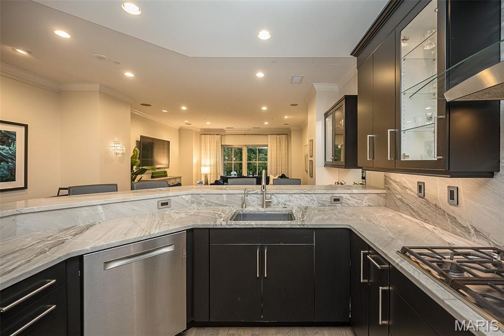 150 Carondelet Plaza Unit: 204