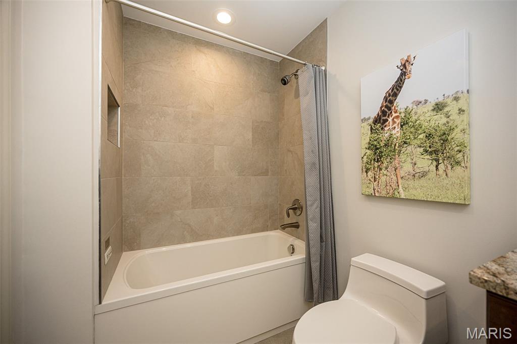 150 Carondelet Plaza Unit: 204