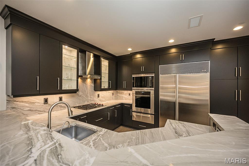 150 Carondelet Plaza Unit: 204