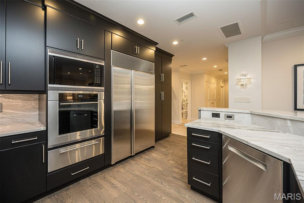 150 Carondelet Plaza Unit: 204