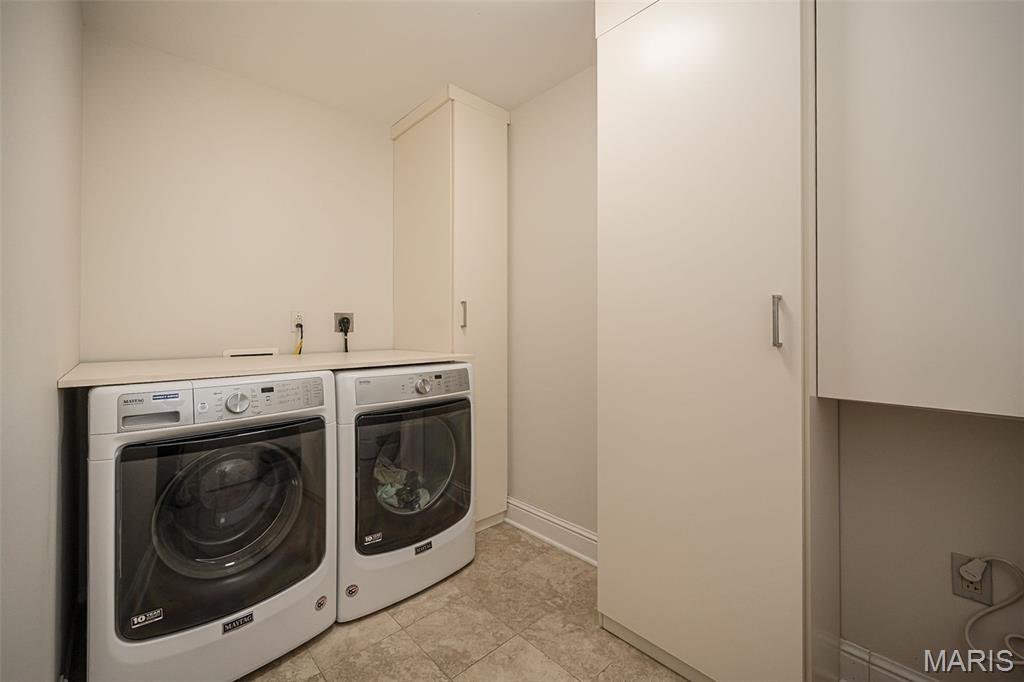 150 Carondelet Plaza Unit: 204