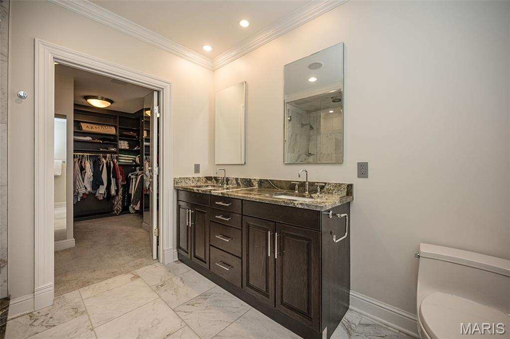 150 Carondelet Plaza Unit: 204