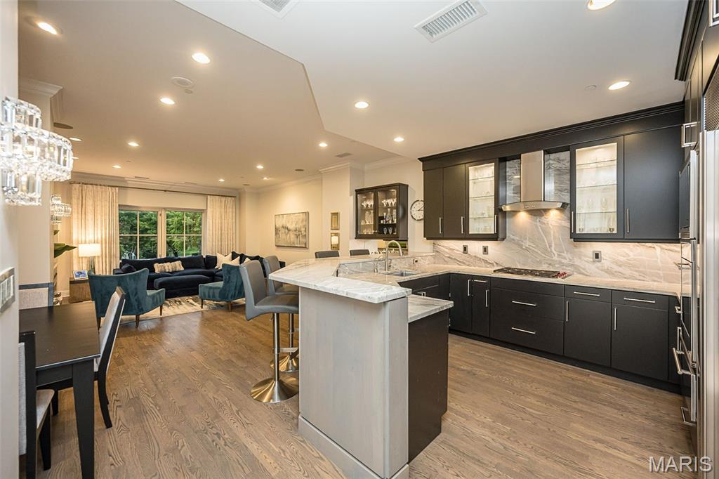 150 Carondelet Plaza Unit: 204