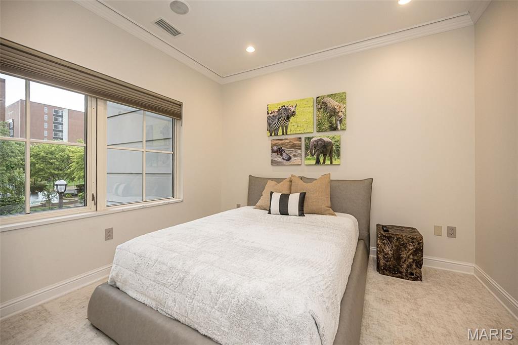 150 Carondelet Plaza Unit: 204