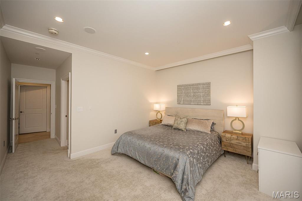 150 Carondelet Plaza Unit: 204