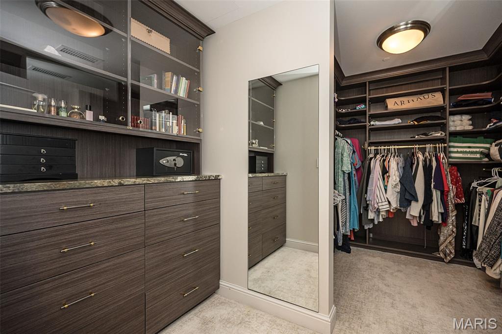 150 Carondelet Plaza Unit: 204