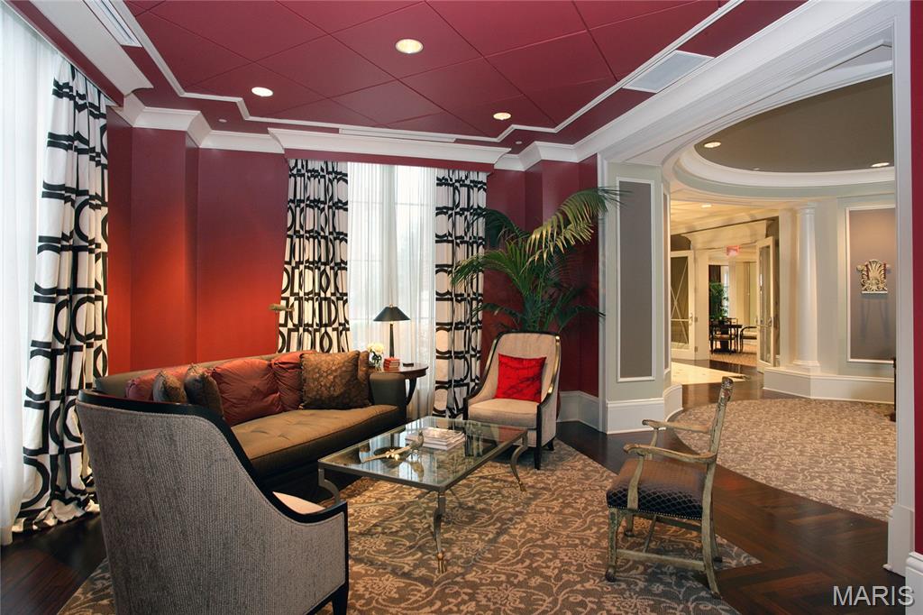 150 Carondelet Plaza Unit: 204