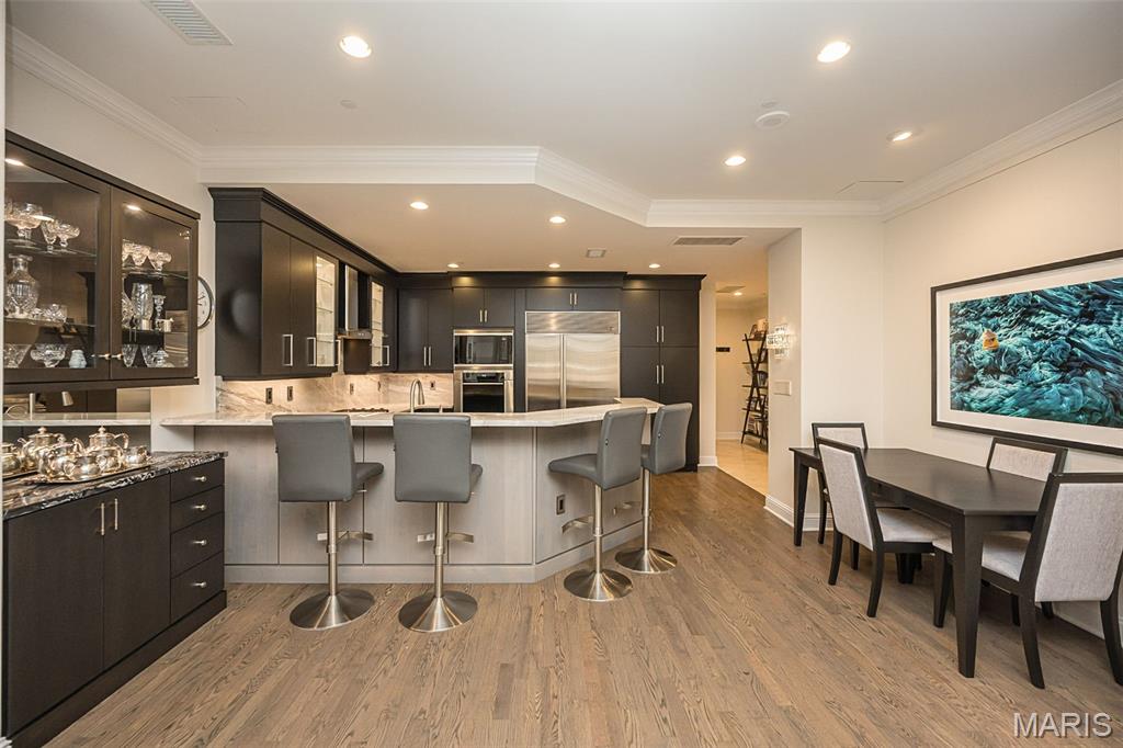 150 Carondelet Plaza Unit: 204