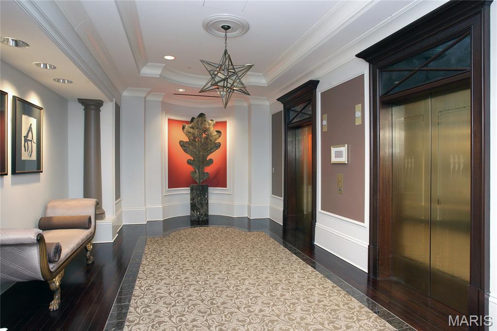 150 Carondelet Plaza Unit: 204