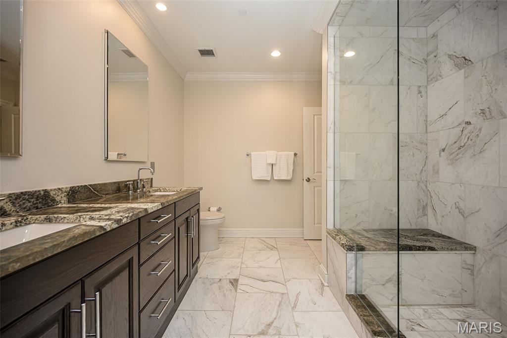 150 Carondelet Plaza Unit: 204